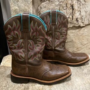 Ariat women’s 7 cowboy boots